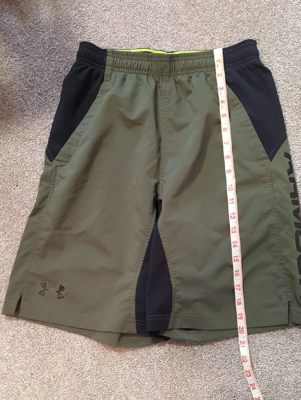 Under Armour Olive Green and Black Performance Shorts Men's S